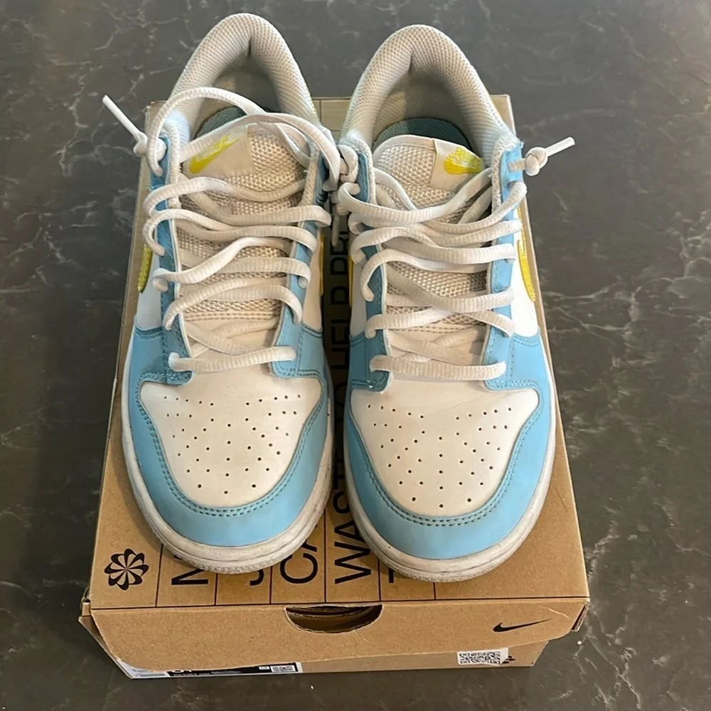 Nike Dunk Lows GS Size 6Y